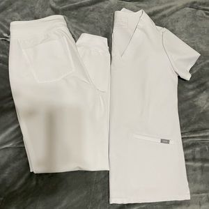 FIGS Scrubs Set